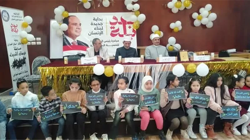 رئيس المنطقة الأزهرية بالسويس يكرم شيخ معهد الفاروق الابتدائي
