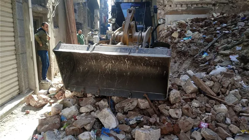 رفع ٥٠ طن انقاض من شارع الوتري بكرموز غرب الاسكندرية