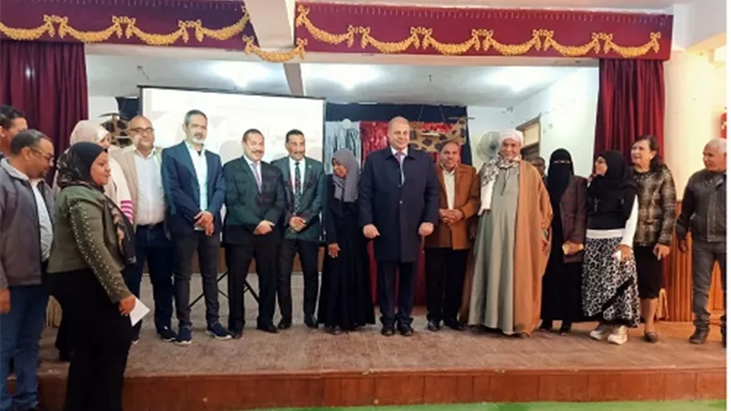وكيل التعليم بقنا يكرم مدير وأعضاء وحده التواصل ودعم المعلمين
