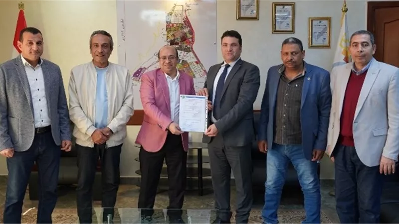 عبدالبديع: جهاز سوهاج يحصل على أهم شهادة نظم إدارة الجودة والسلامة صور