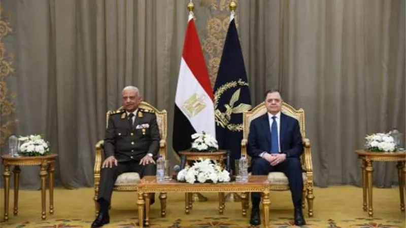 وزير الداخلية يستقبل وزير الدفاع ورئيس الأركان للتهنئة بعيد الشرطةال73