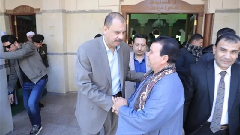محافظ سوهاج يستمع لمطالب المواطنين عقب صلاة الجمعة