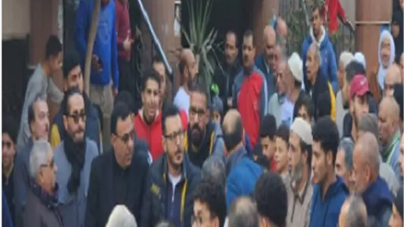 مصطفى شعبان يشيع جنازة شقيقه الى مثواه الأخير