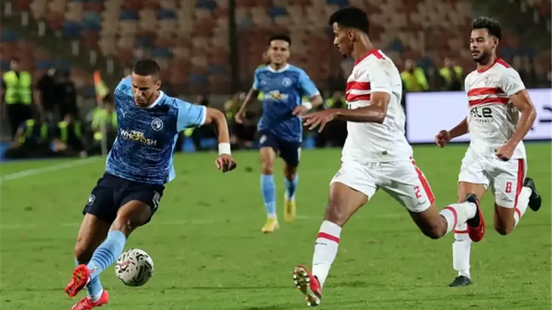 ملعب الدفاع الجوي يستضيف لقاء الزمالك وبيراميدز