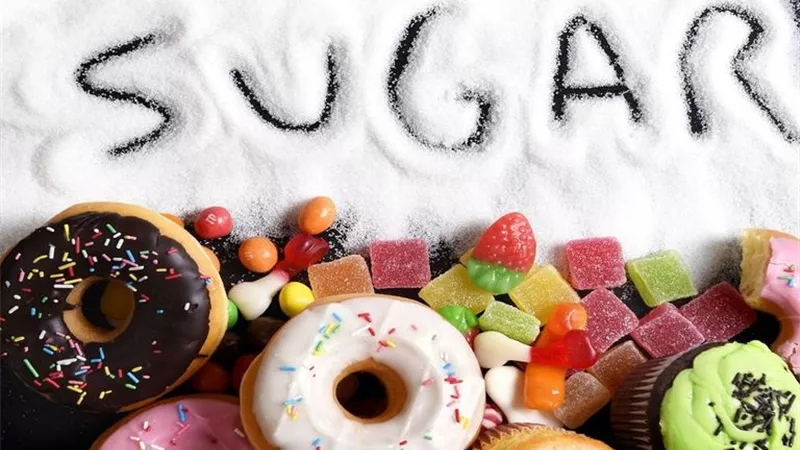 أطعمة تسبب التوتر وتضر بالشعر .. احذرها