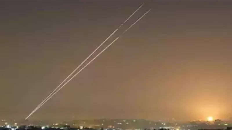إطلاق صاروخ اعتراضي نحو هدف جوي في منطقة زرعيت شمالي إسرائيل
