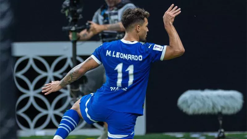 الهلال يدمر شباك الأخدود برباعية مثيرة .. شاهد