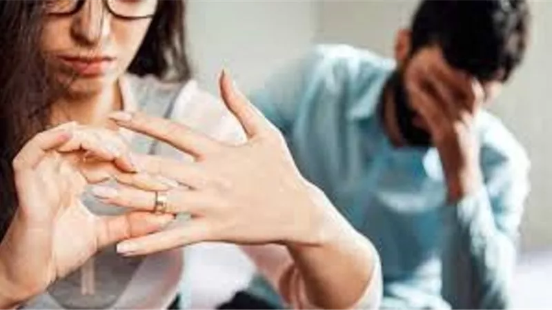 لست على ذمتي..عبارة هل يقع بها الطلاق