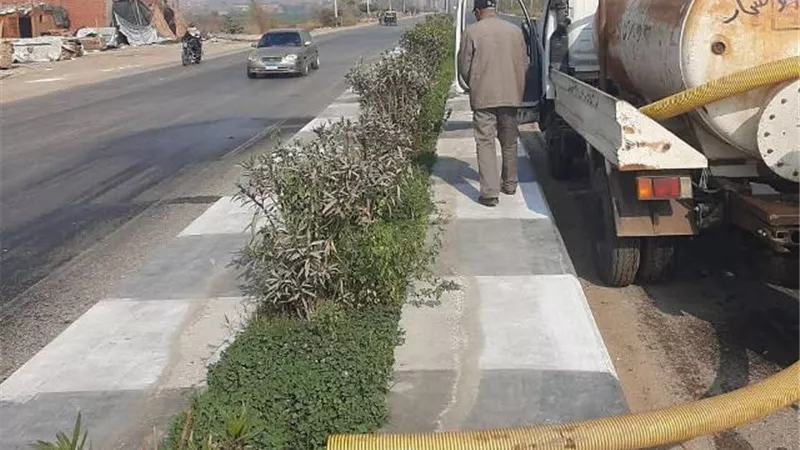 حملات مكثفة للنظافة وصيانة دورية لأعمدة الإنارة بمراكز المنيا