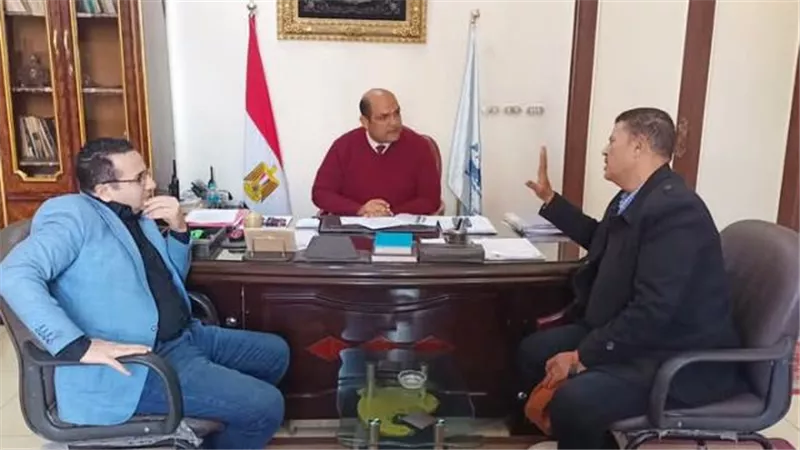 رئيس مدينة دسوق يعقد لقاءا جماهيرىا لسماع شكاوى المواطنين