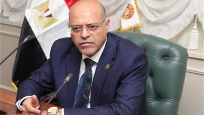 وزير العمل يتابع عمال ضحايا حادث انقلاب سيارة.. ويوجه بصرف التعويضات اللازمة