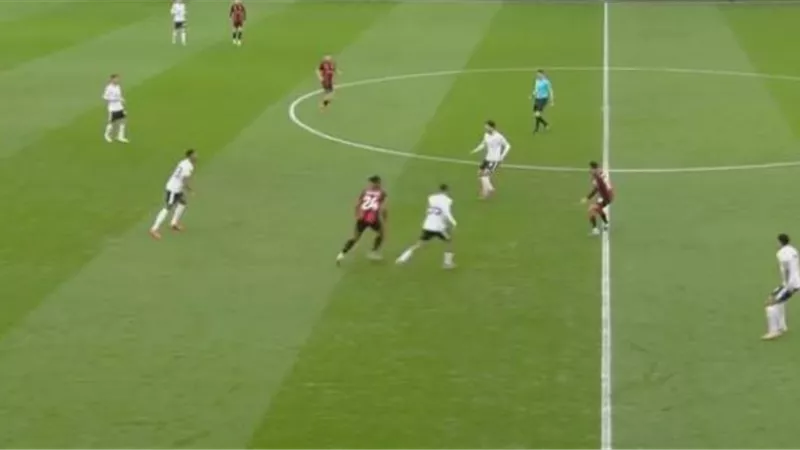انطلاق مباراة ليفربول وبورنموث في الدوري الإنجليزي