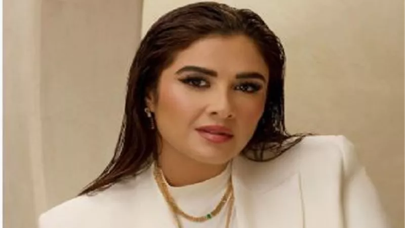 ياسمين عبد العزيز تثير الجدل فى 