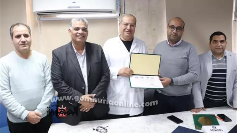 صحة دمياط تكرم مدير مستشفى دمياط العام