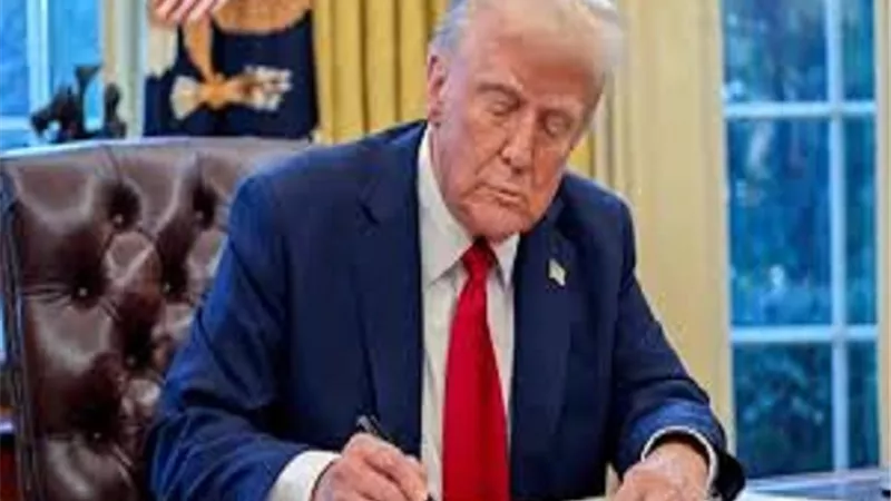 ترامب يفرض رسوما جمركية على كندا والمكسيك والصين