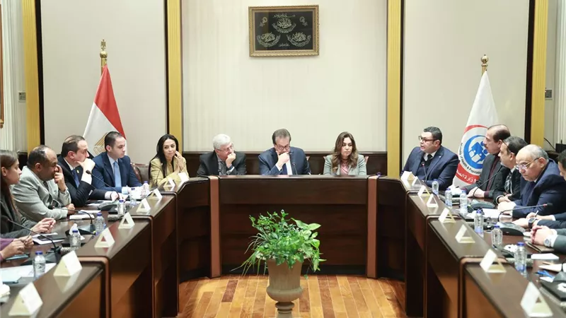 وزير الصحة يرأس اجتماع اللجنة التنفيذية لاستقبال المصابين الفلسطنيين