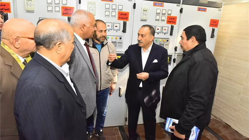 محافظ أسيوط يتفقد سير العمل بلوحة توزيع كهرباء غرب بحي الأربعين