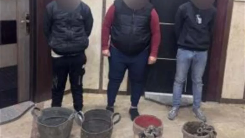 ضبط 3 أشخاص ينقبون عن الٱثار