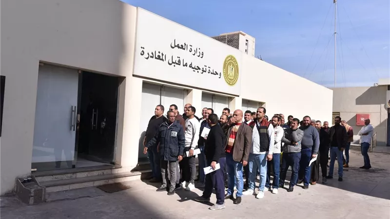 العمل : لا تهاون مع شركات إلحاق العمالة المُخالفين للشروط الرسمية 2025