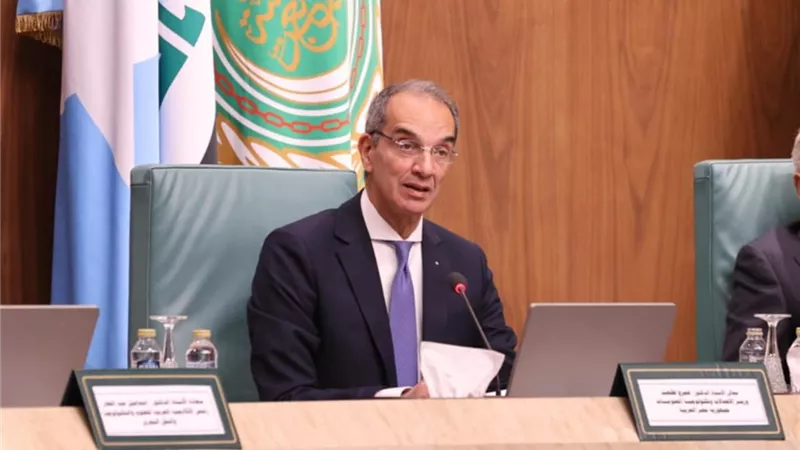 طلعت : وضع إطار تنظيمى لحماية الدول العربية من مخاطر الذكاء الاصطناعى