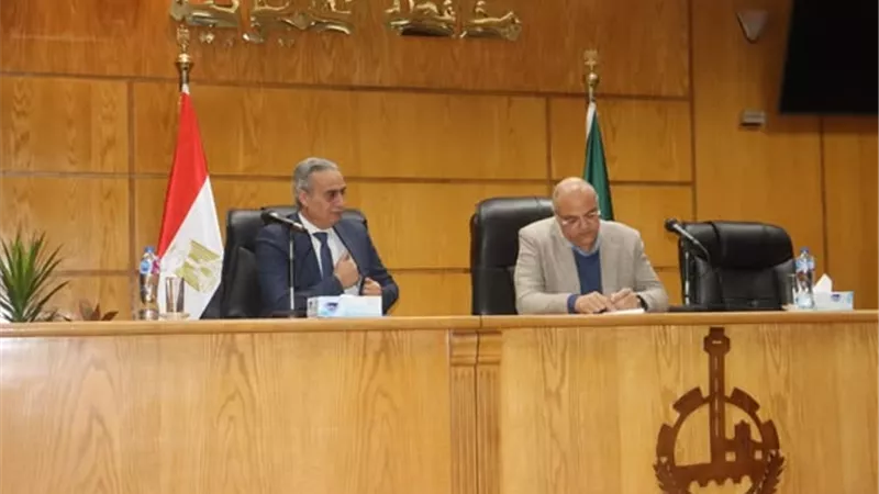 السجيني يبحث مع الغرفة التجارية بالقليوبية مدى وفرة السلع بالأسواق