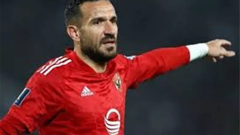 هل ينضم معلول لنادٍ مصري بعد الرحيل عن الأهلي.. شوبير يكشف