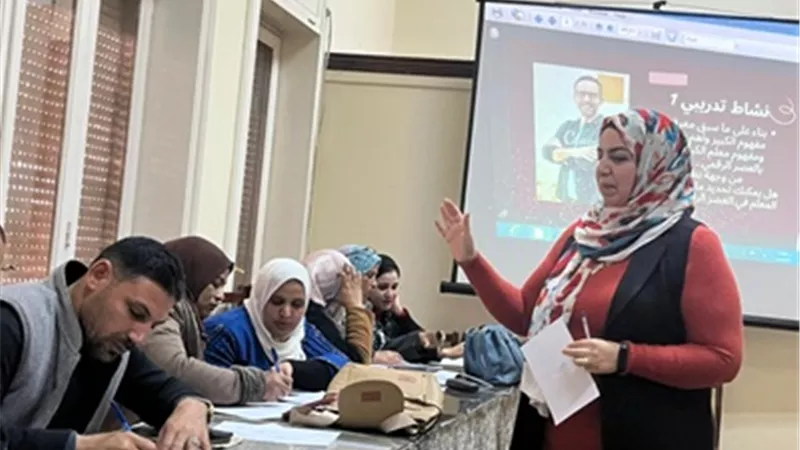جامعة القناة تنظم تدريباً حول كفايات معلم الكبار في عصر الرقمنة