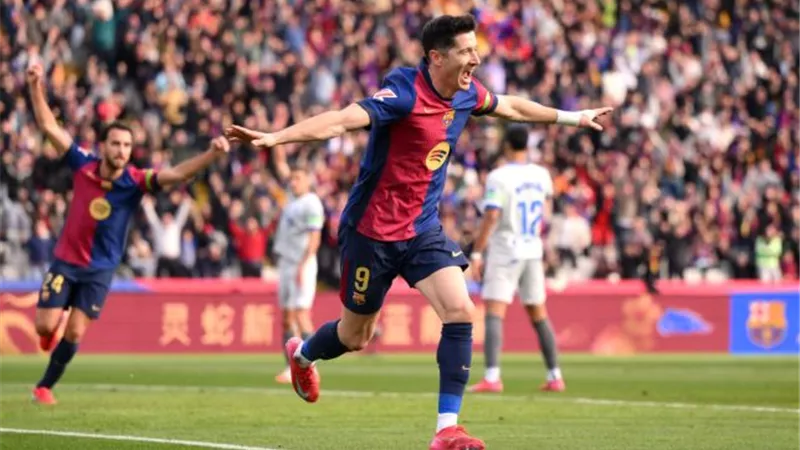 برشلونة يحقق فوزا صعبا أمام ديبورتيفو ألافيس.. فيديو