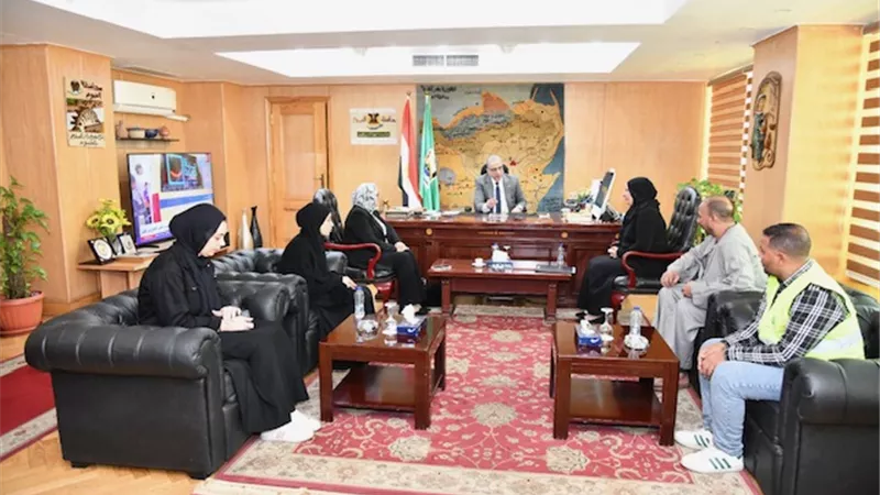 محافظ الفيوم .. يستقبل أسرة حارس حديقة الحيوان 