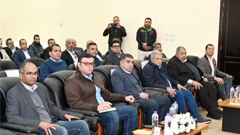وزير الإسكان يتابع سير العمل بمحطة معالجة الجبل الأصفر