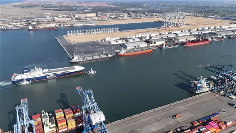 النقل تدعو اتحادي الصناعات والغرف التجارية للاستفادة من خط الرورو الملاحي