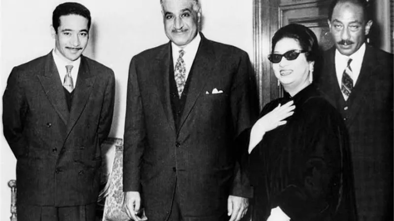 هل أحبت كوكب الشرق أم كلثوم الرئيس الراحل جمال عبد الناصر.. صور
