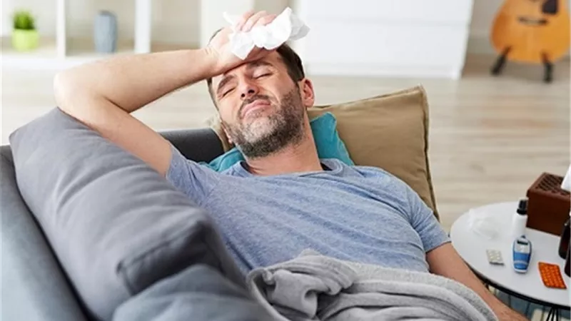 طبيب يوضح صحة علاج نزلات البرد بالكحول