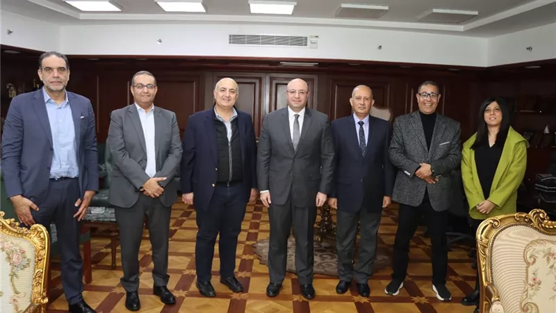 محافظ بني سويف يبحث مع