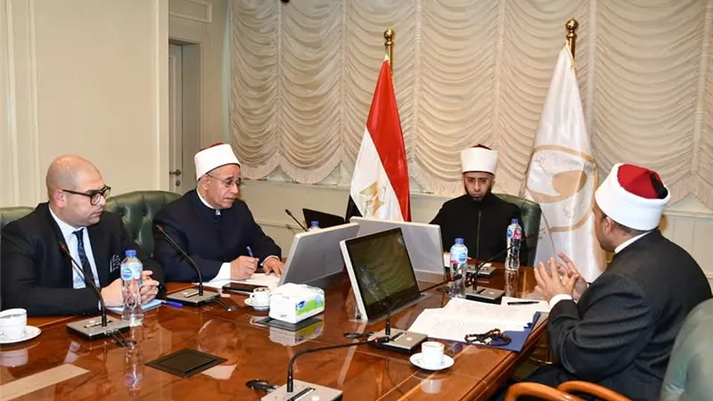 وزير الأوقاف يلتقي مدير مديرية أوقاف أسيوط لمتابعة الانضباط