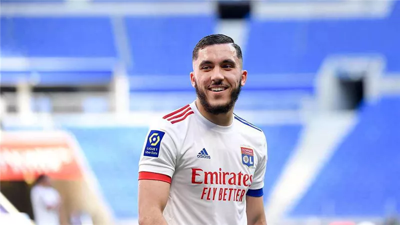ليون يرفض رحيل ريان شرقي إلى بروسيا دورتموند