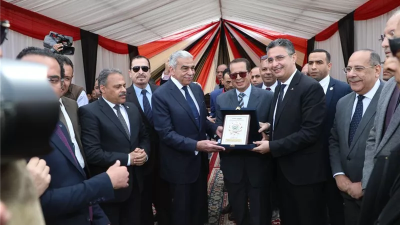 وزير التموين والتجارةومحافظ الشرقية يفتتحان السوق الحضاري بالعاشر