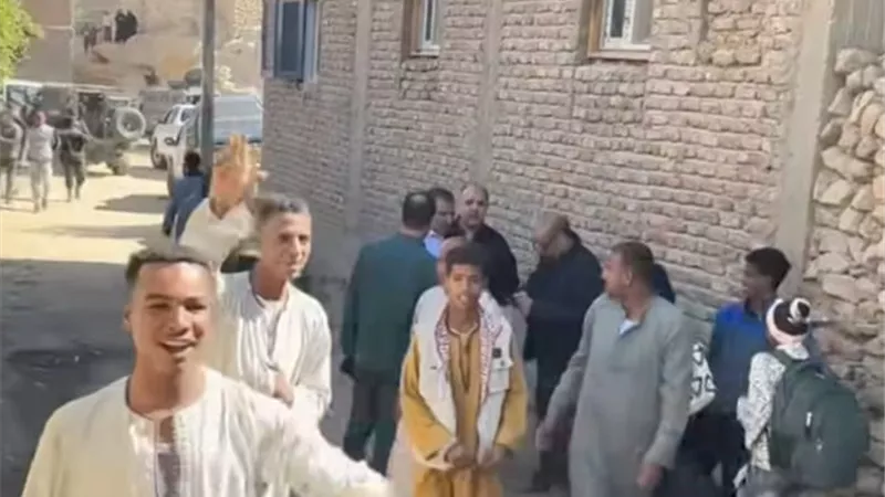 بالفيديو .. فرحة عارمة وزغاريد بعد مصرع بلطجيين فى تبادل لإطلاق النار مع الشرطة بأسوان