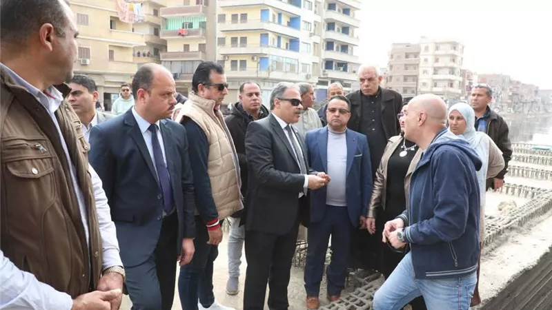 محافظ الشرقيةيتفقد أعمال تغطيةجزء من مصرف بلبيس بطول 115مترا