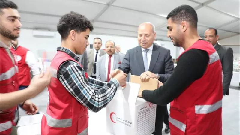 بحث سبل التعاون بين محافظ القاهرة وجمعية الهلال الاحمر