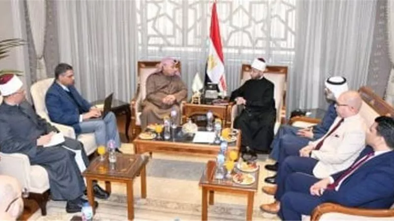 وزير الأوقاف يستقبل مدير المكتب الكويتى للمشروعات الخيرية بالقاهرة