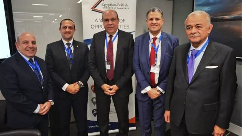 الحفني يشارك في جلسة ” تشكيل مستقبل الطيران المدني المصري “