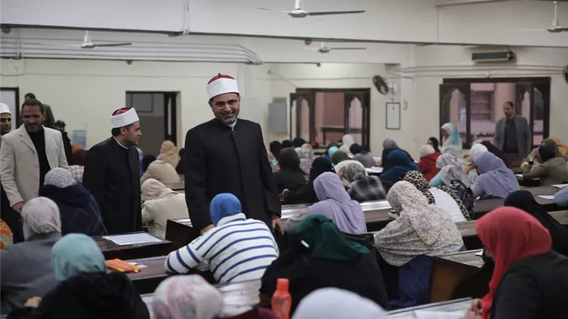 إقبال كثيف من الدارسين بالجامع الأزهر علي إختبارات العلوم الشرعية