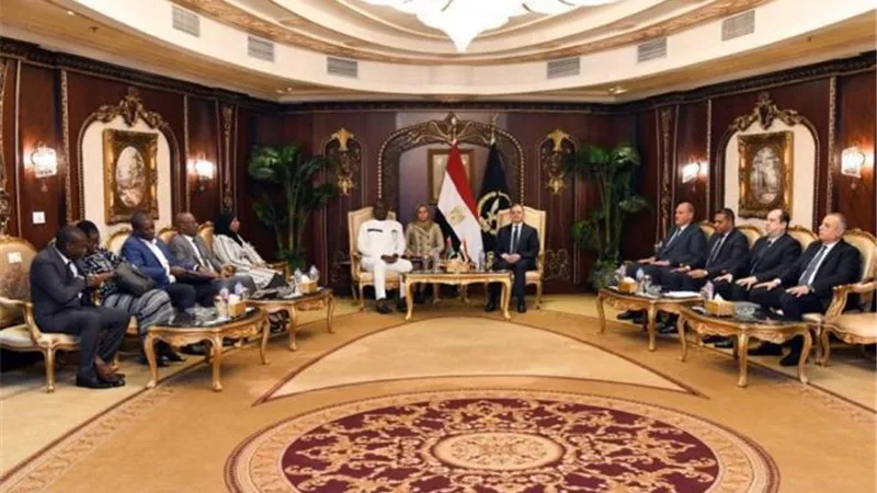 وزير الداخلية يستقبل وزير الأمن ببوركينا فاسو لتعزيز التعاون