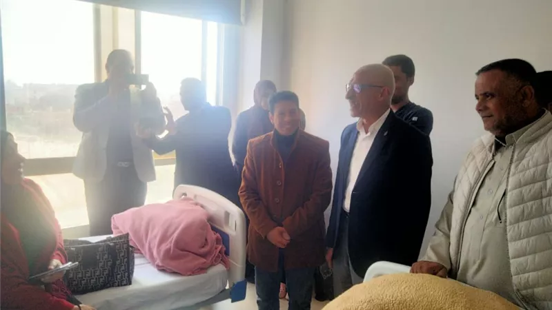 محافظ شمال سيناء يزور الجرحي الفلسطينيين في بئر العبد التخصصى