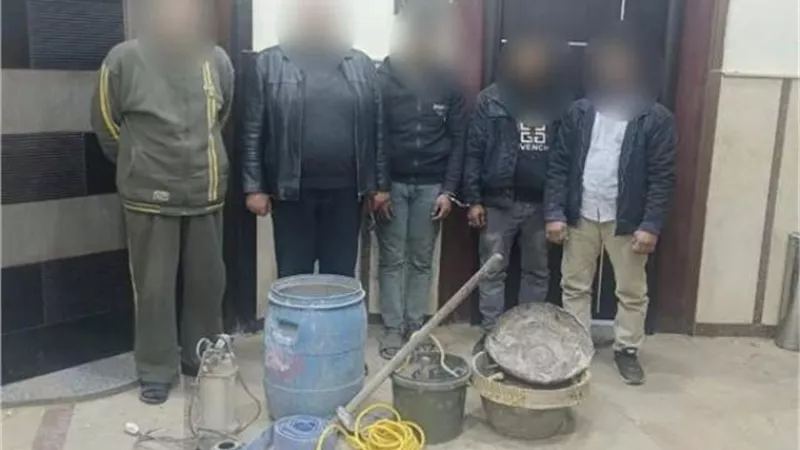 ضبط 5 متهمين بالتنقيب عن الآثار بعقار فى الدرب الأحمر
