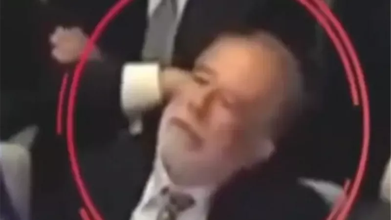 إقالة سفير إسباني بسبب 