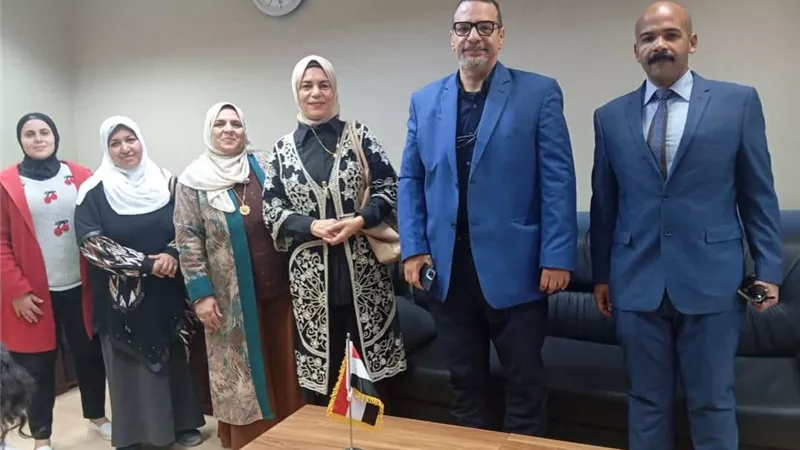أمانة المرأة بحزب حماة الوطن بالمنيا تزور مركز الأورام