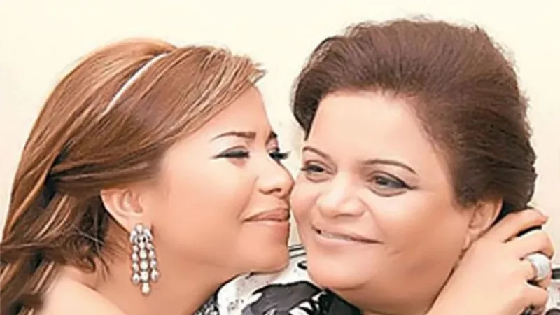 نقل والدة شيرين عبدالوهاب للمستشفى بعد تعرضها لوعكة صحية
