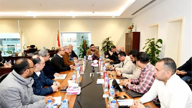 وزير الإسكان يتابع موقف تنفيذ المشروعات بالعلمين الجديدة والساحل الشمالي
